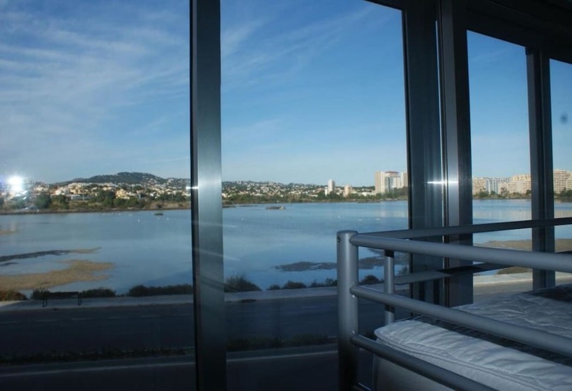 مسافرخانه Safestay Calpe Seafront