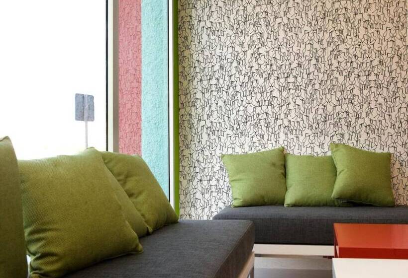 مسافرخانه Safestay Calpe Seafront