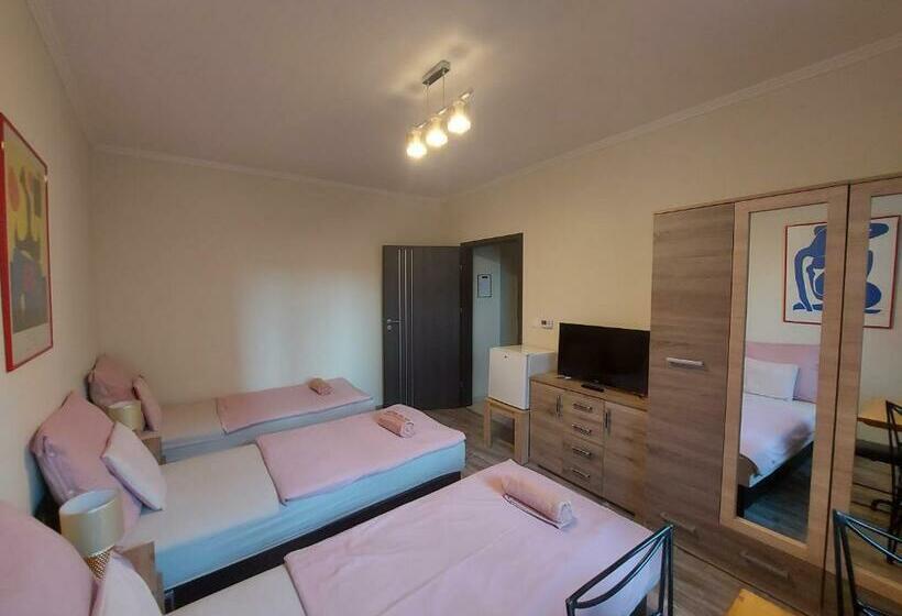 تختخواب و صبحانه Borostyán Panzió