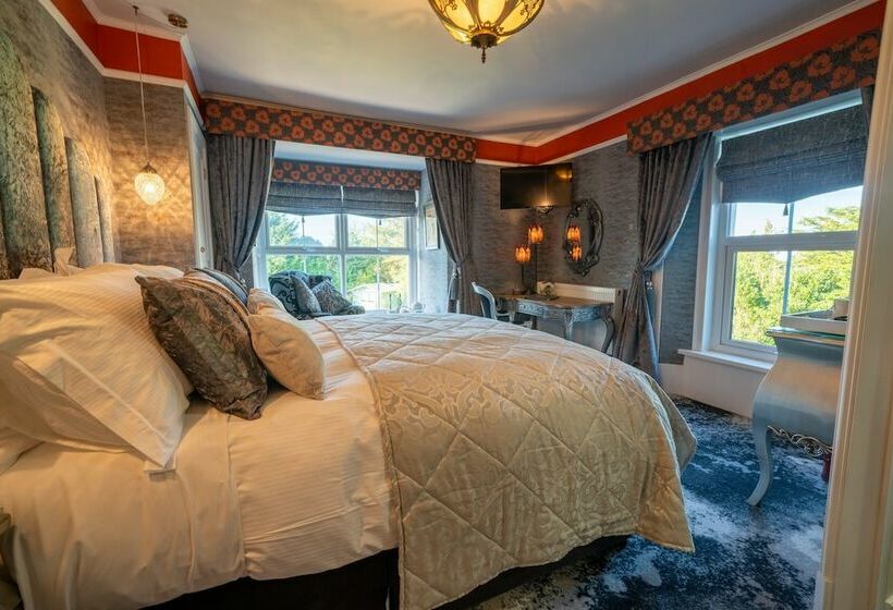 ベッドアンドブレックファースト The Art Lounge