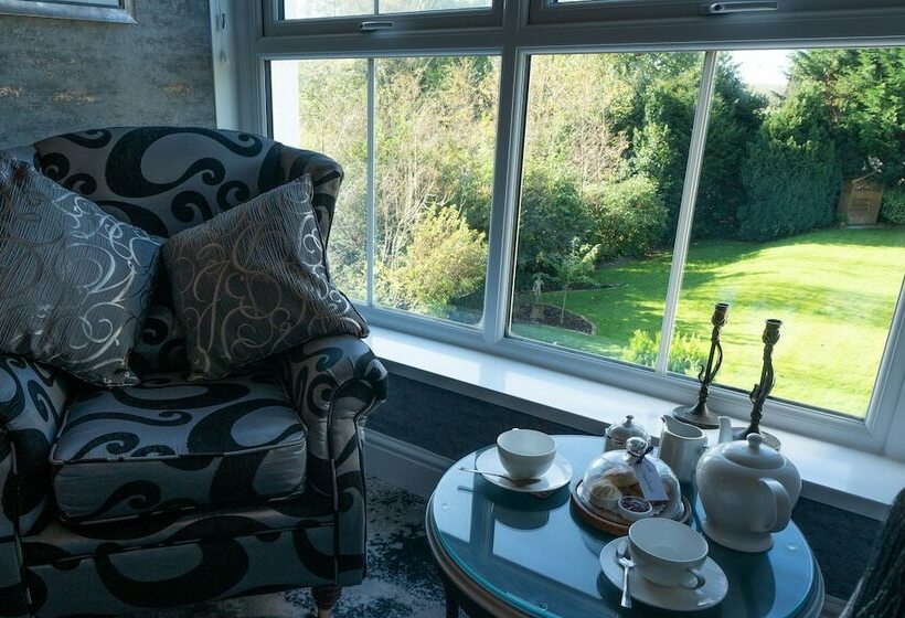 ベッドアンドブレックファースト The Art Lounge