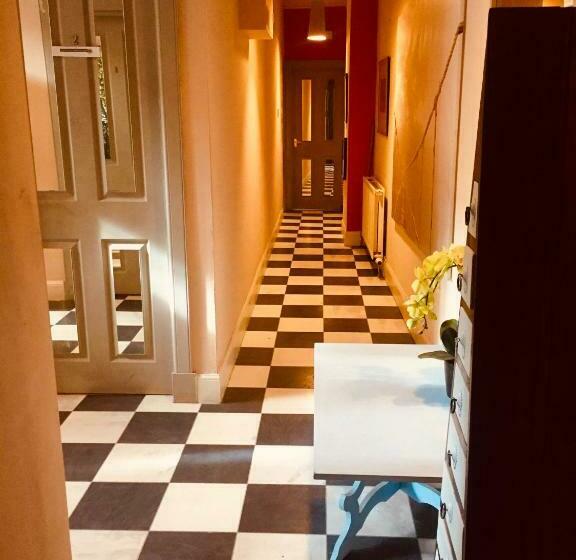 פנסיון 39 Constitution Street