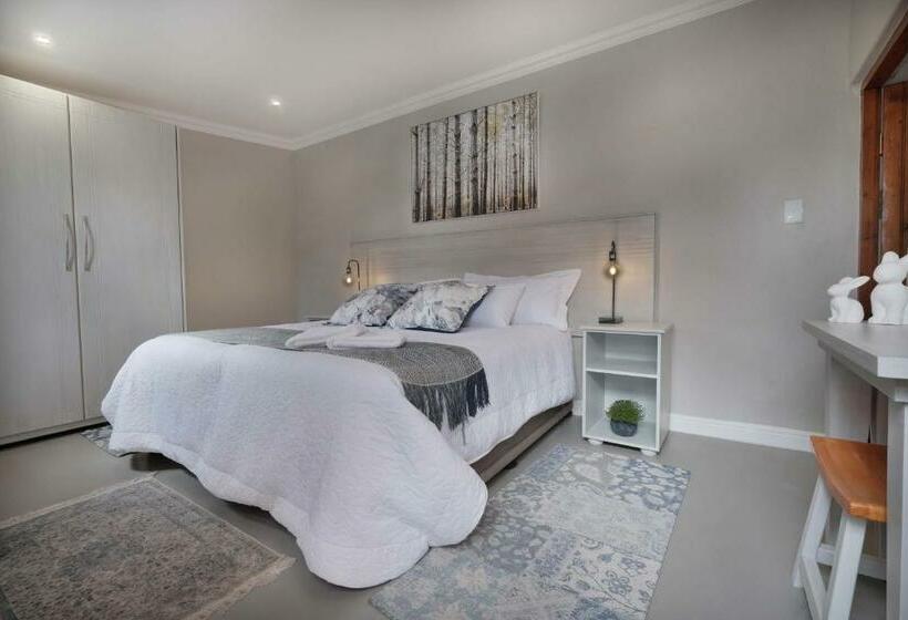 بنسيون Adderley House Guest Accommodation