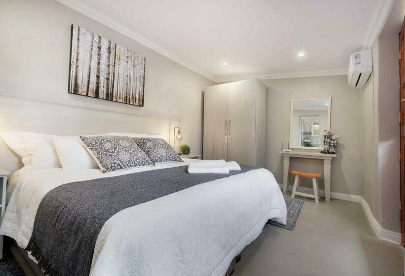 بنسيون Adderley House Guest Accommodation