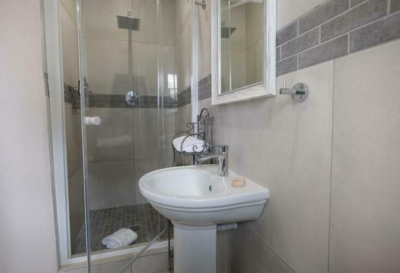 بنسيون Adderley House Guest Accommodation