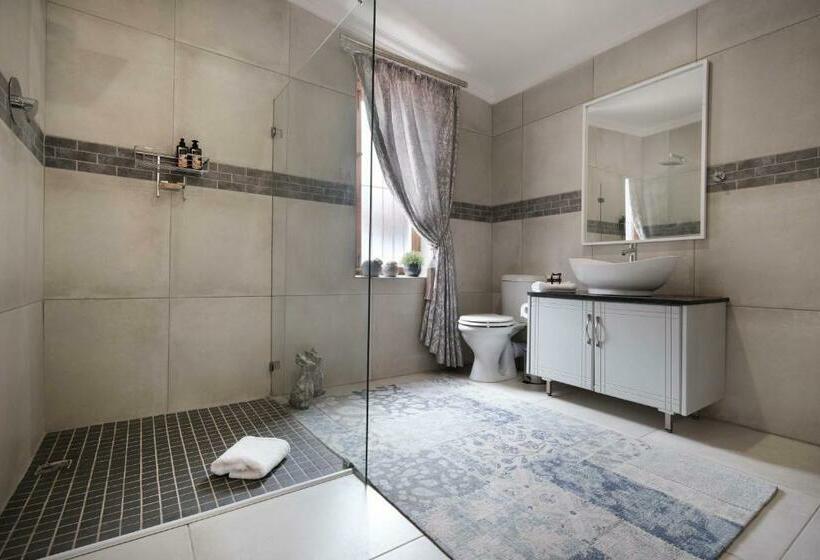 بنسيون Adderley House Guest Accommodation