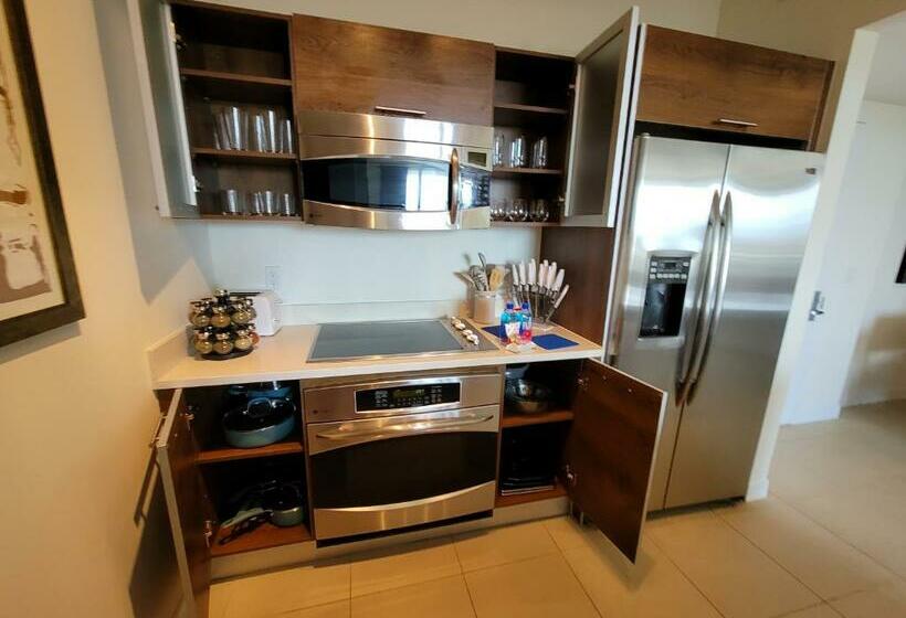 2br2bd, Downtown, Cal King