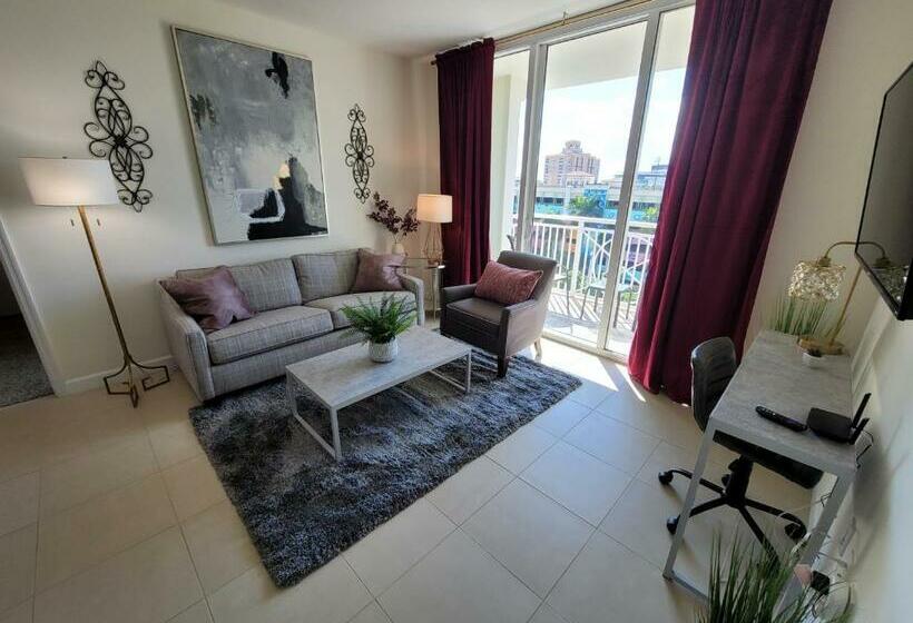 2br2bd, Downtown, Cal King