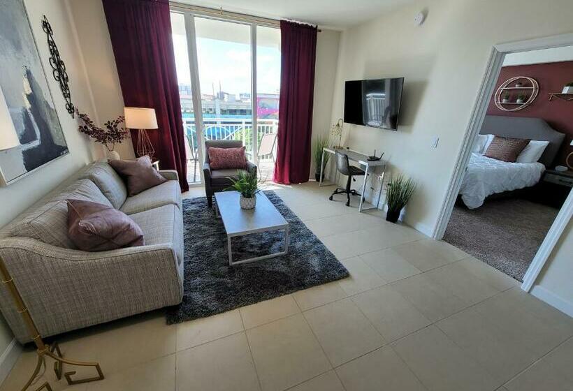 2br2bd, Downtown, Cal King