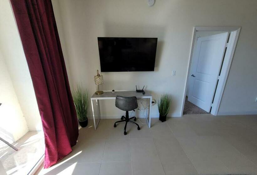 2br2bd, Downtown, Cal King