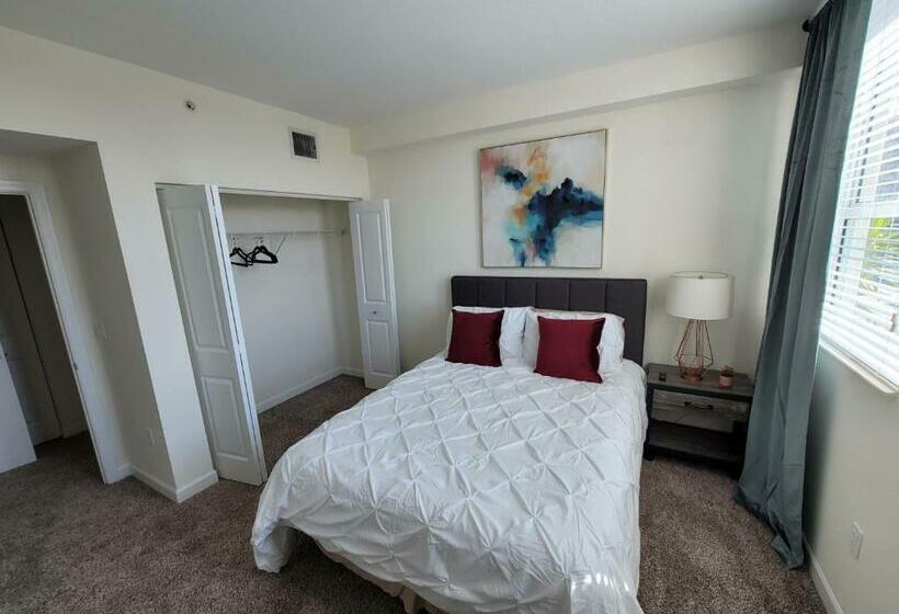 2br2bd, Downtown, Cal King