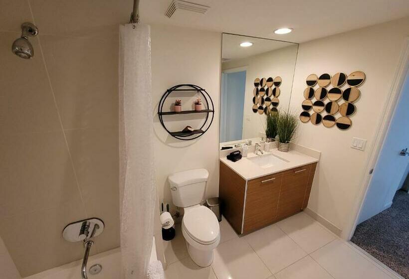 2br2bd, Downtown, Cal King