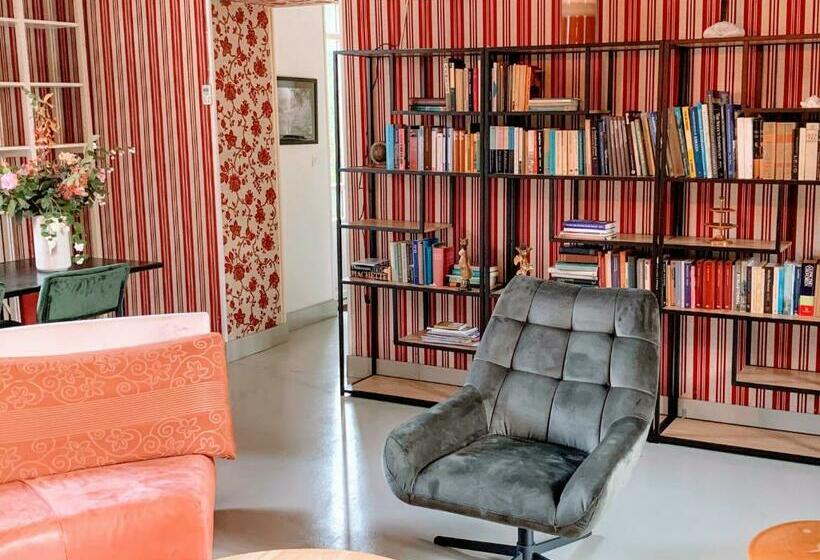 צימר Chateau De La Combe Suites