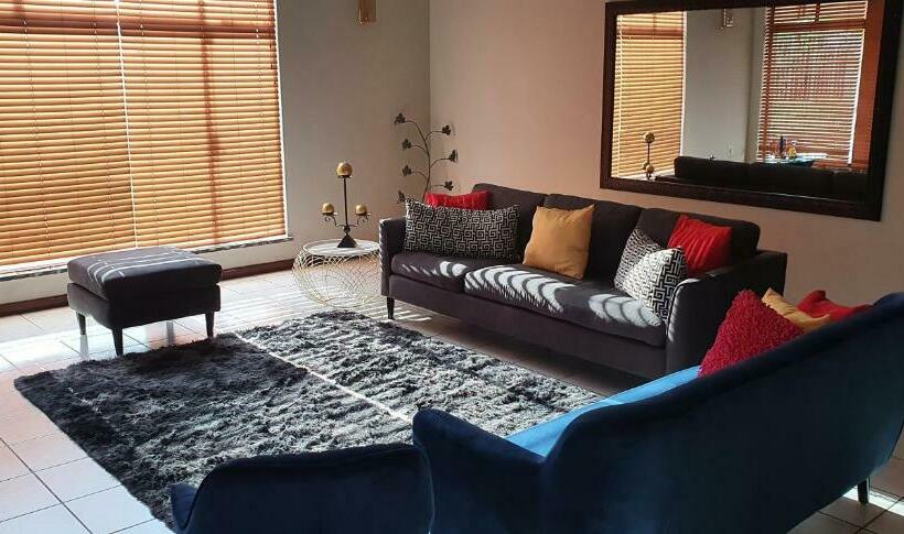 مبيت وإفطار Life Tours & Accommodation