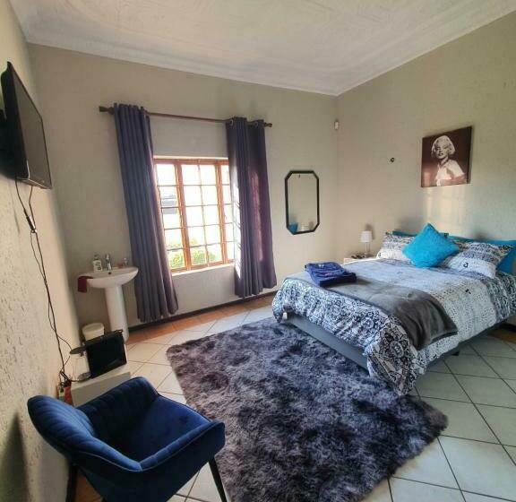 مبيت وإفطار Life Tours & Accommodation