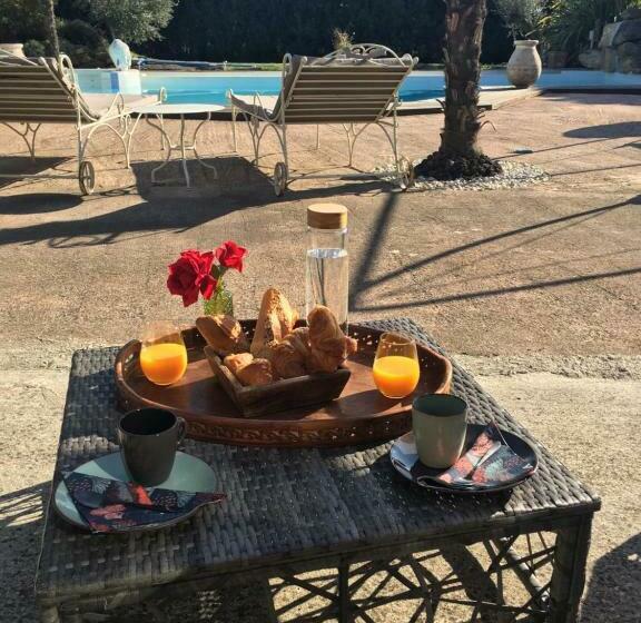 住宿加早餐  Mas De La Butte Blanche