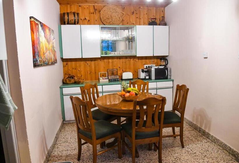 تختخواب و صبحانه Sophias Cottage