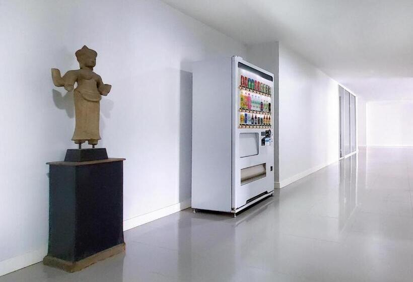 Chateau Hotel & Apartments