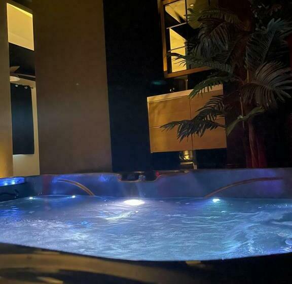 Отель La Suite Grenoble Spa Jacuzzi Et Sauna Privatif