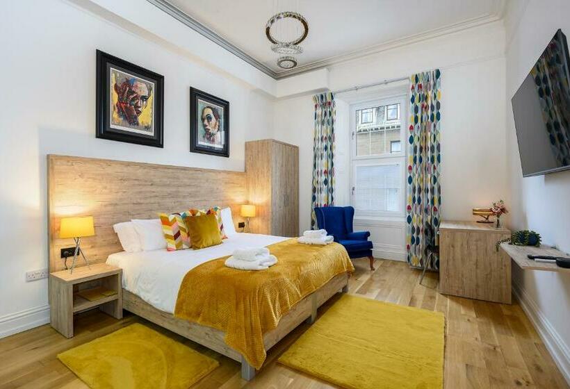 ホテル The Clarendon