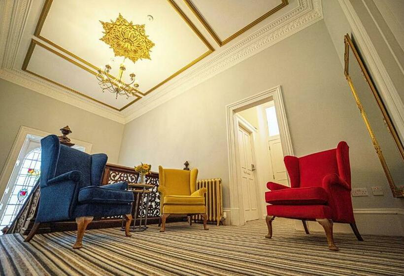 ホテル The Clarendon