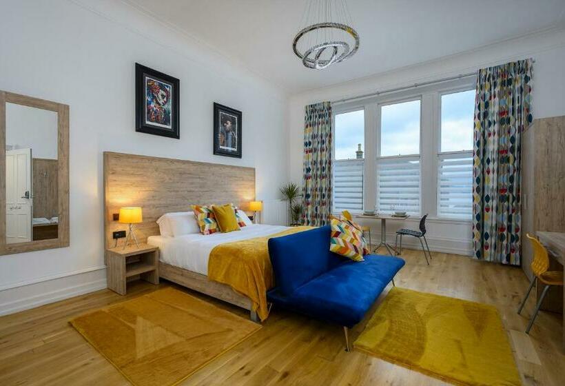 ホテル The Clarendon