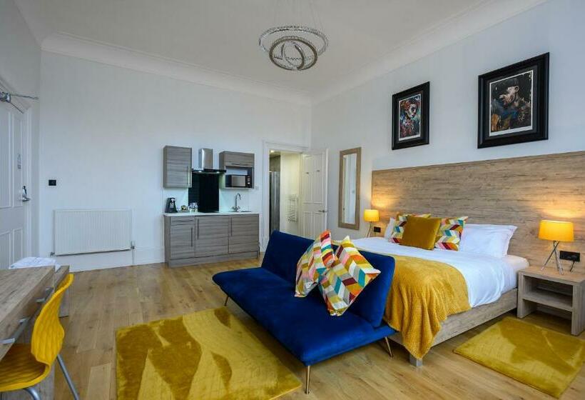 ホテル The Clarendon