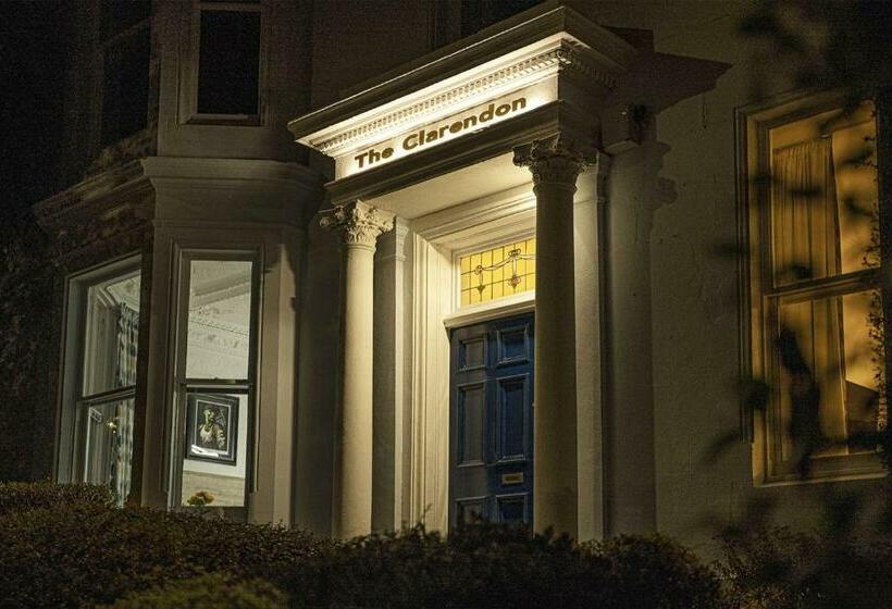 ホテル The Clarendon