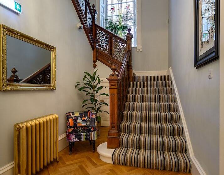 ホテル The Clarendon