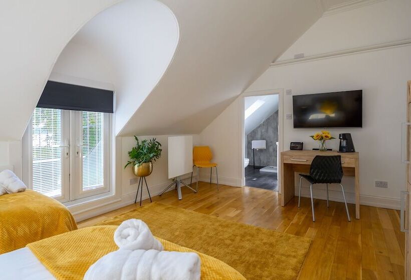 ホテル The Clarendon