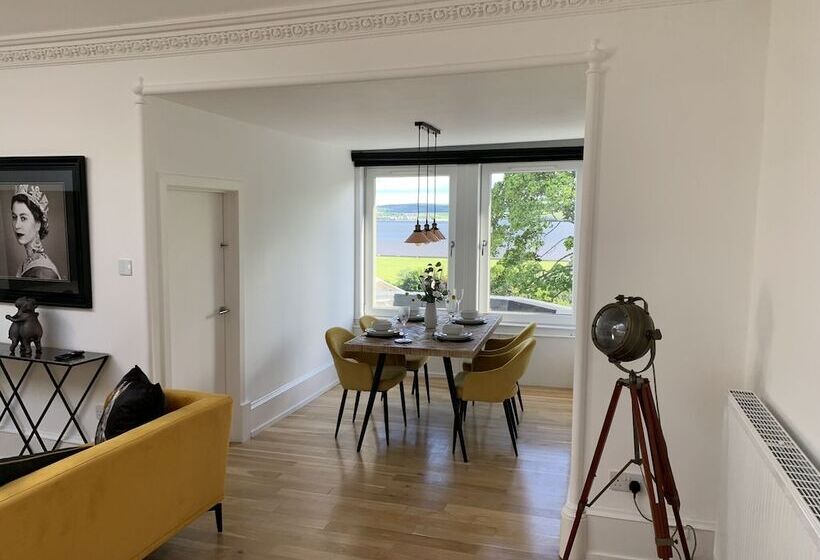 ホテル The Clarendon