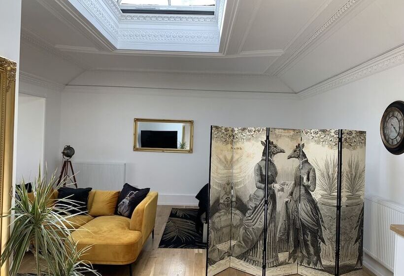 ホテル The Clarendon