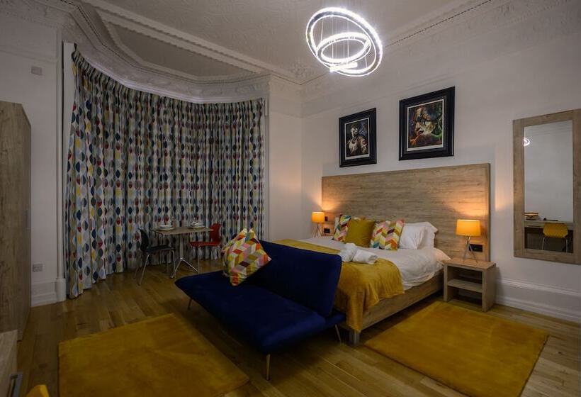 ホテル The Clarendon