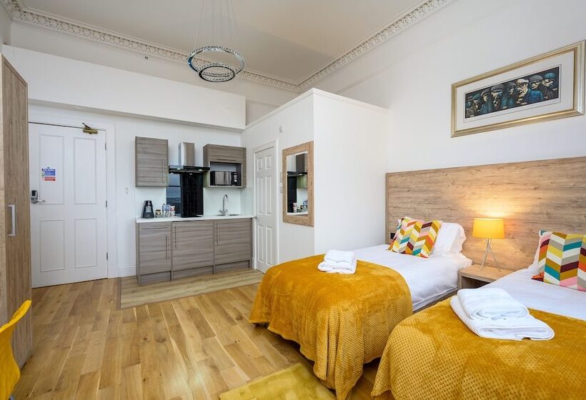 ホテル The Clarendon