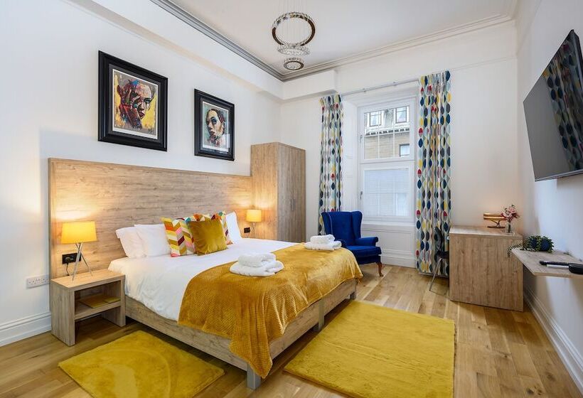 ホテル The Clarendon