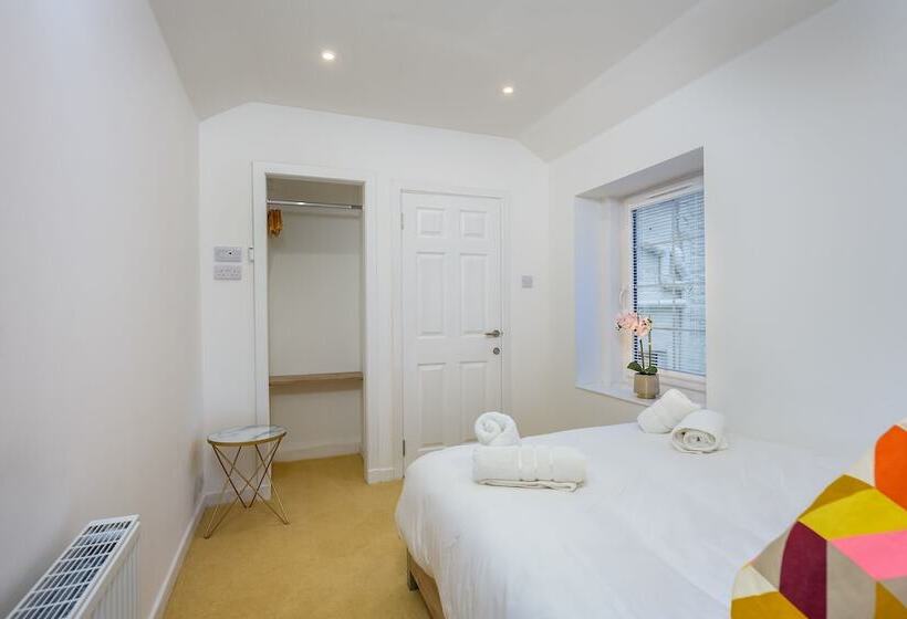 ホテル The Clarendon