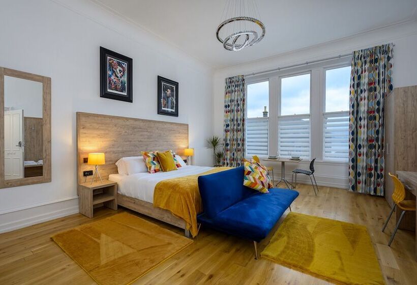 ホテル The Clarendon