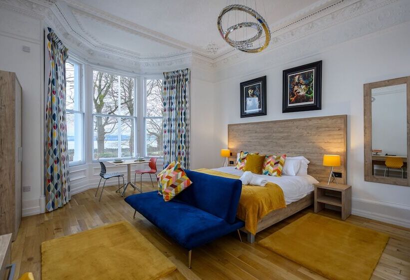 ホテル The Clarendon