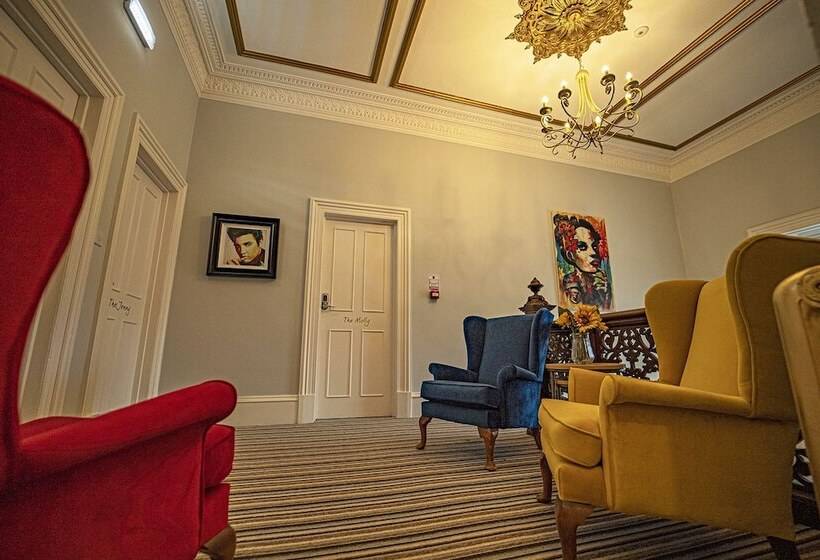 ホテル The Clarendon