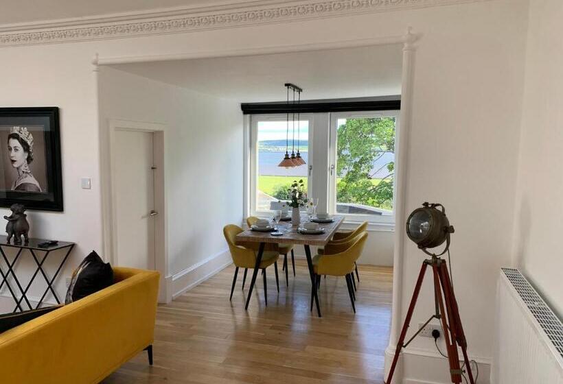 ホテル The Clarendon