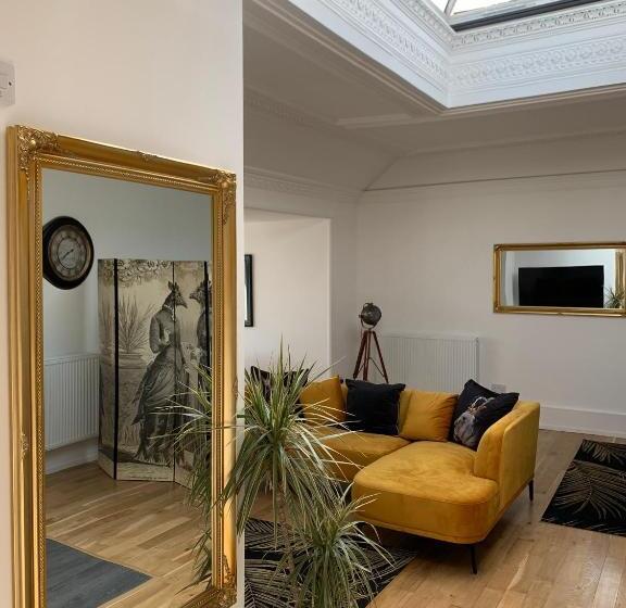 ホテル The Clarendon