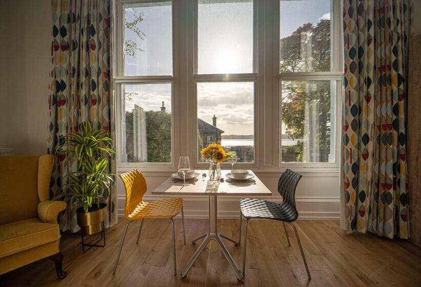 ホテル The Clarendon