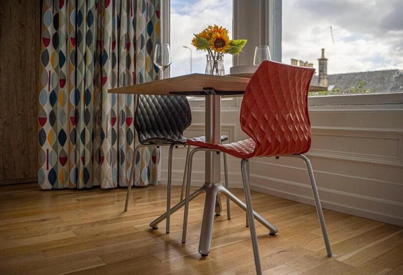 ホテル The Clarendon