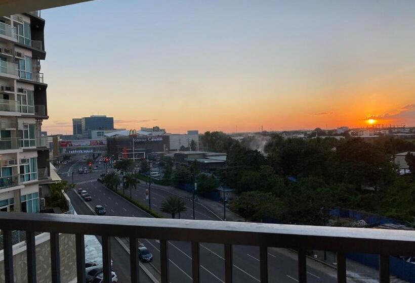 2 Br Corner Executive Suite At Lafayette Park Square Megaworld Blvd Unit 5h