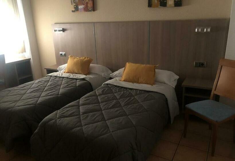 پانسیون Hostal De La Rosa