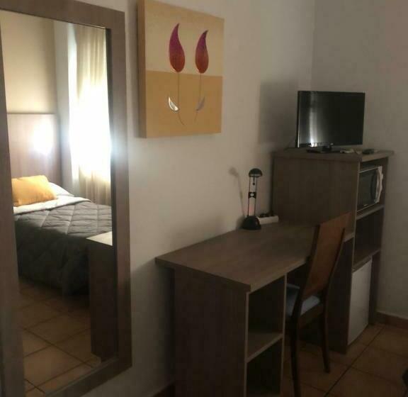 پانسیون Hostal De La Rosa