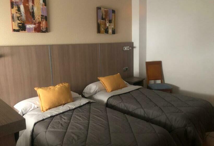 پانسیون Hostal De La Rosa