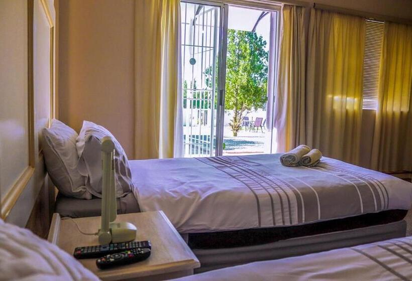 ペンション La Capucine