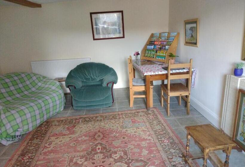 Sharlands Farm Bed And Breakfast