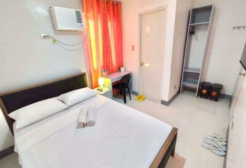 הוסטל Anchorage Apartelle